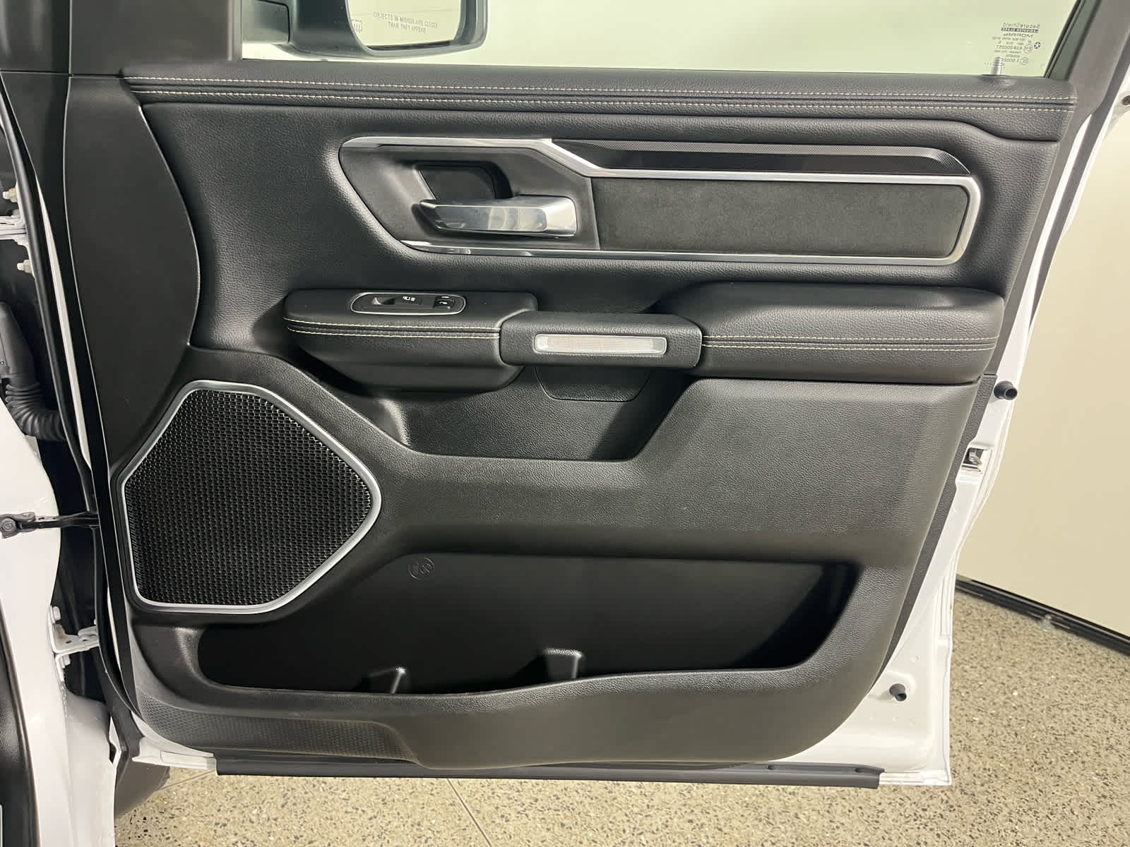 2022 RAM 1500 Laramie Crew Cab 4x4 5'7' Box