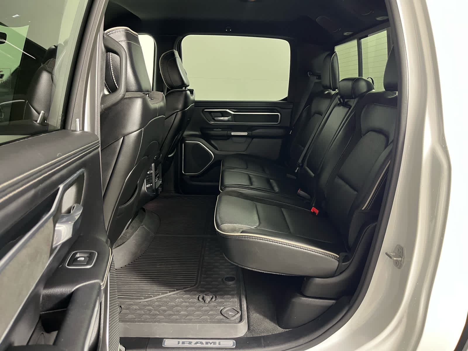 2022 RAM 1500 Laramie Crew Cab 4x4 5'7' Box