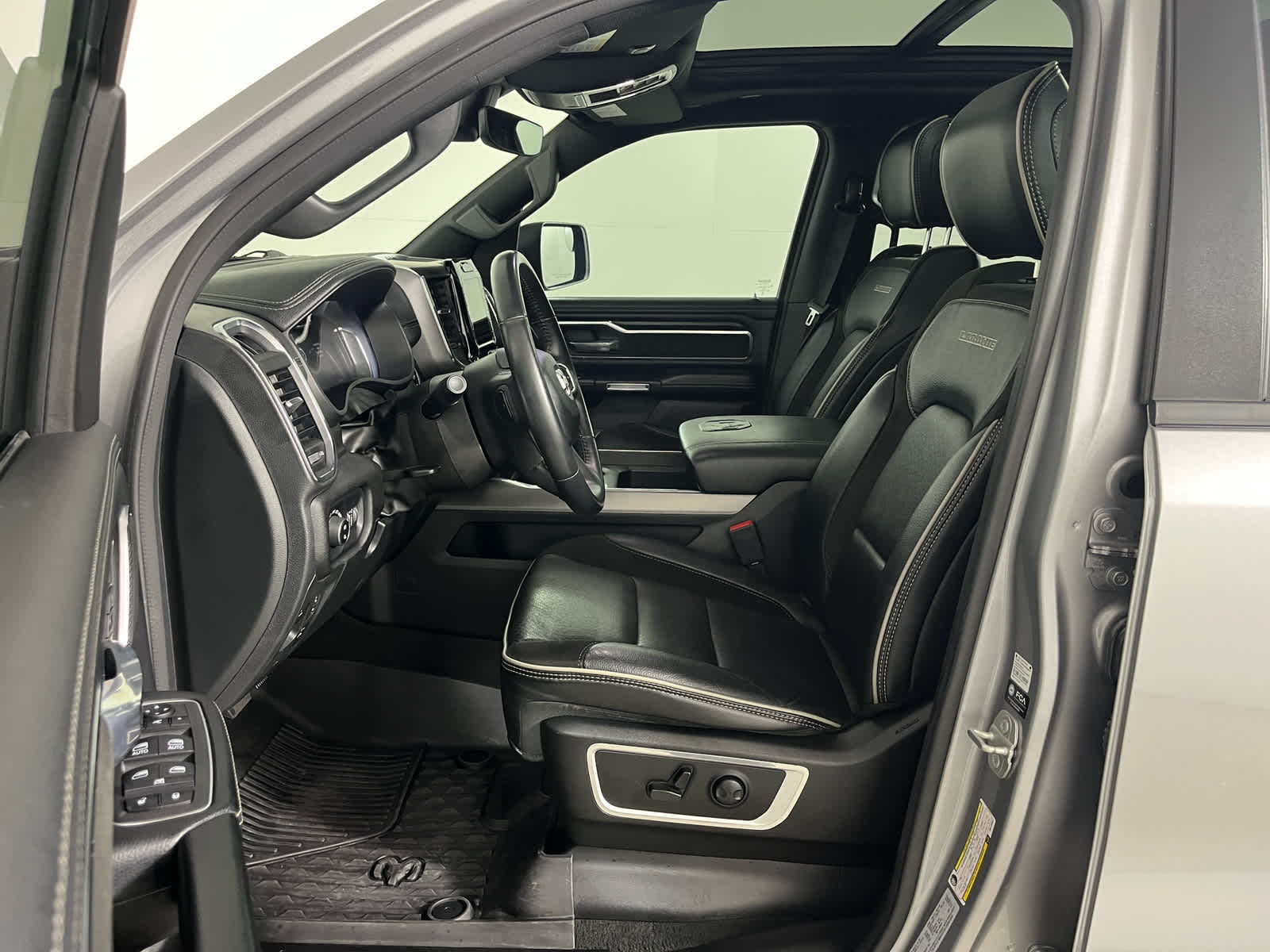 2024 RAM 1500 Laramie Crew Cab 4x4 5'7' Box