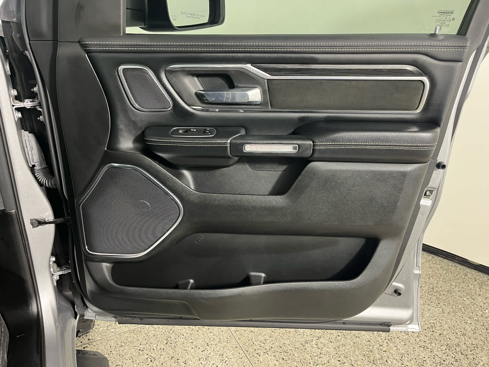 2024 RAM 1500 Laramie Crew Cab 4x4 5'7' Box