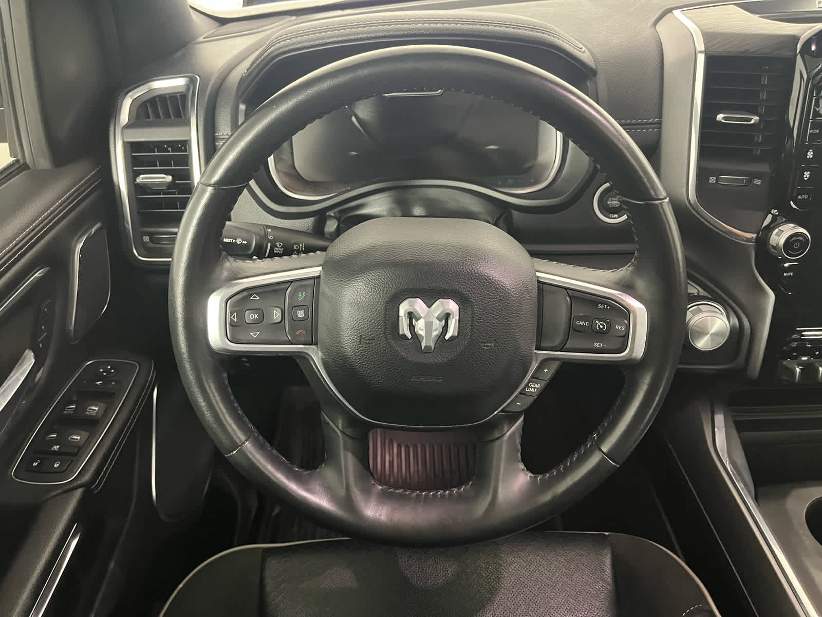 2024 RAM 1500 Laramie Crew Cab 4x4 5'7' Box