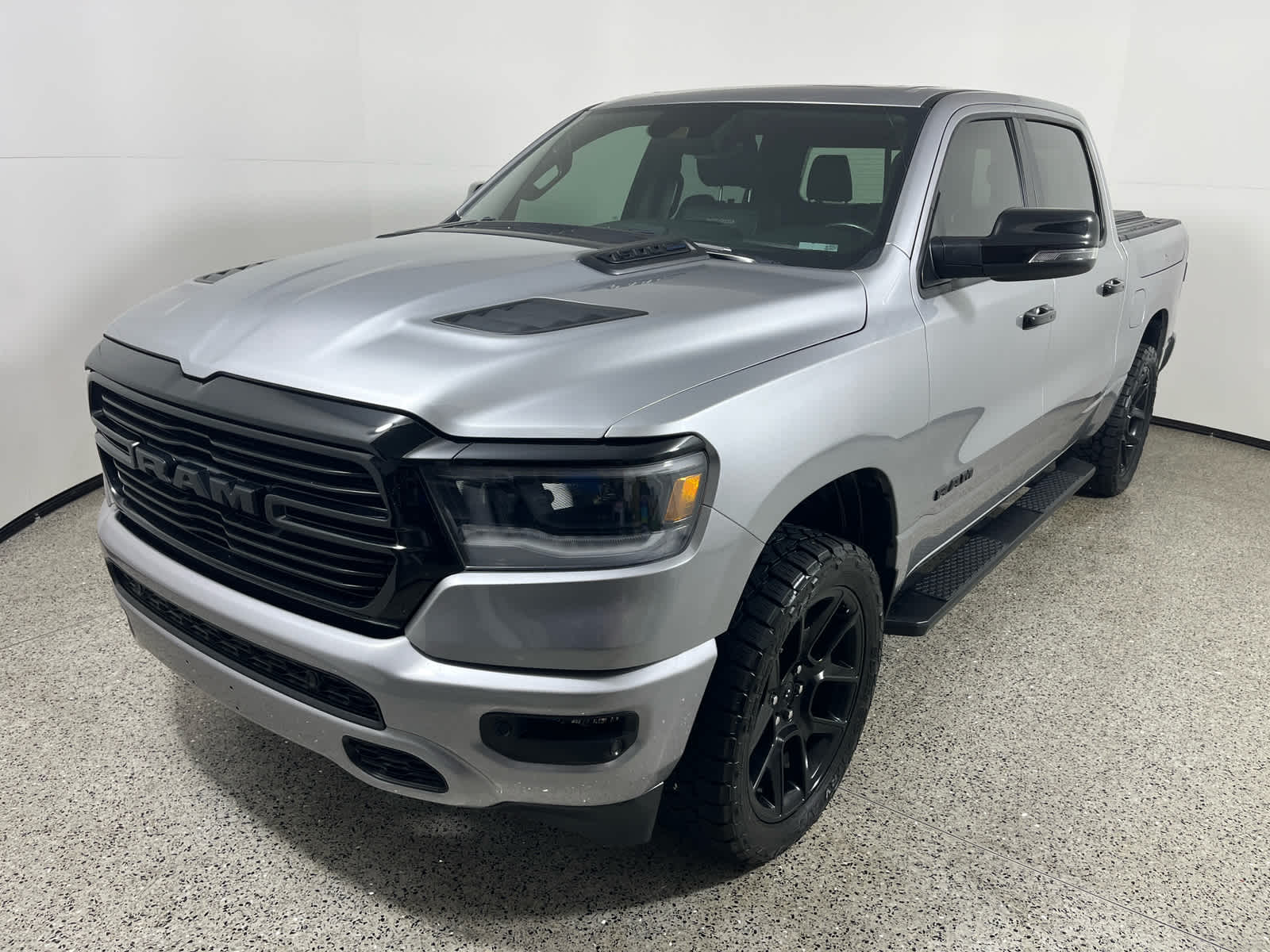 2024 RAM 1500 Laramie Crew Cab 4x4 5'7' Box
