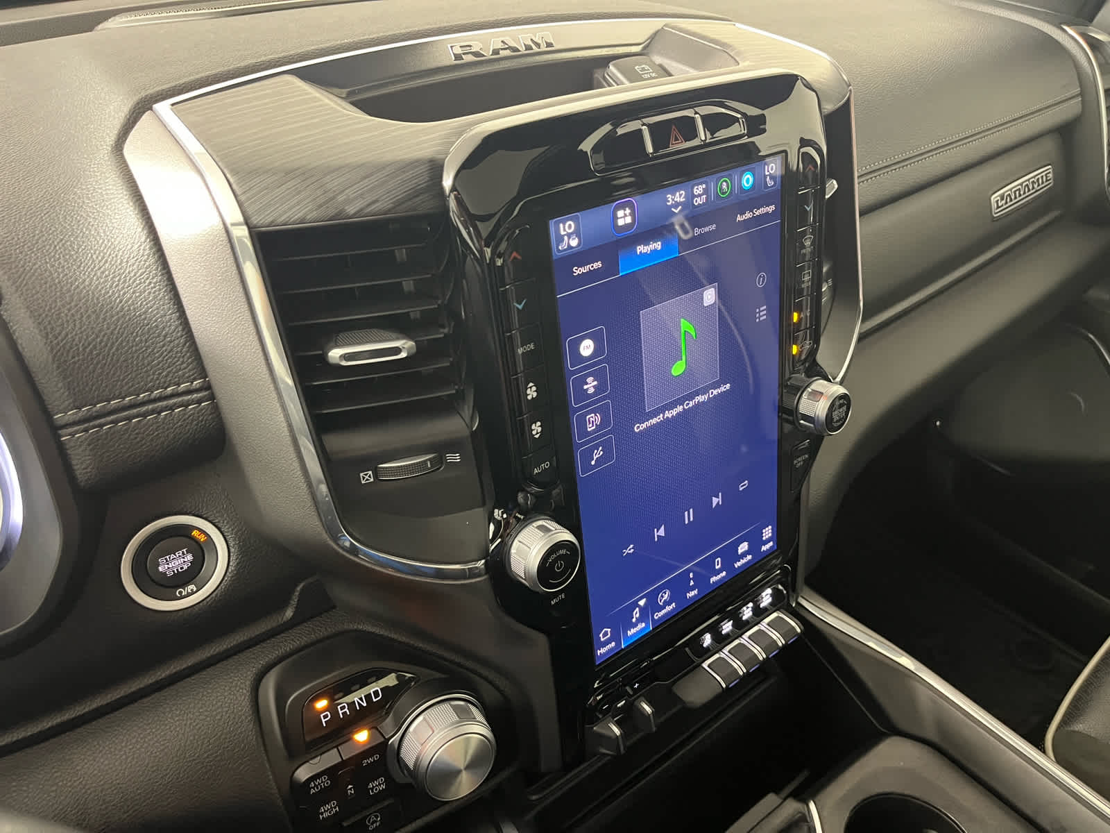 2024 RAM 1500 Laramie Crew Cab 4x4 5'7' Box