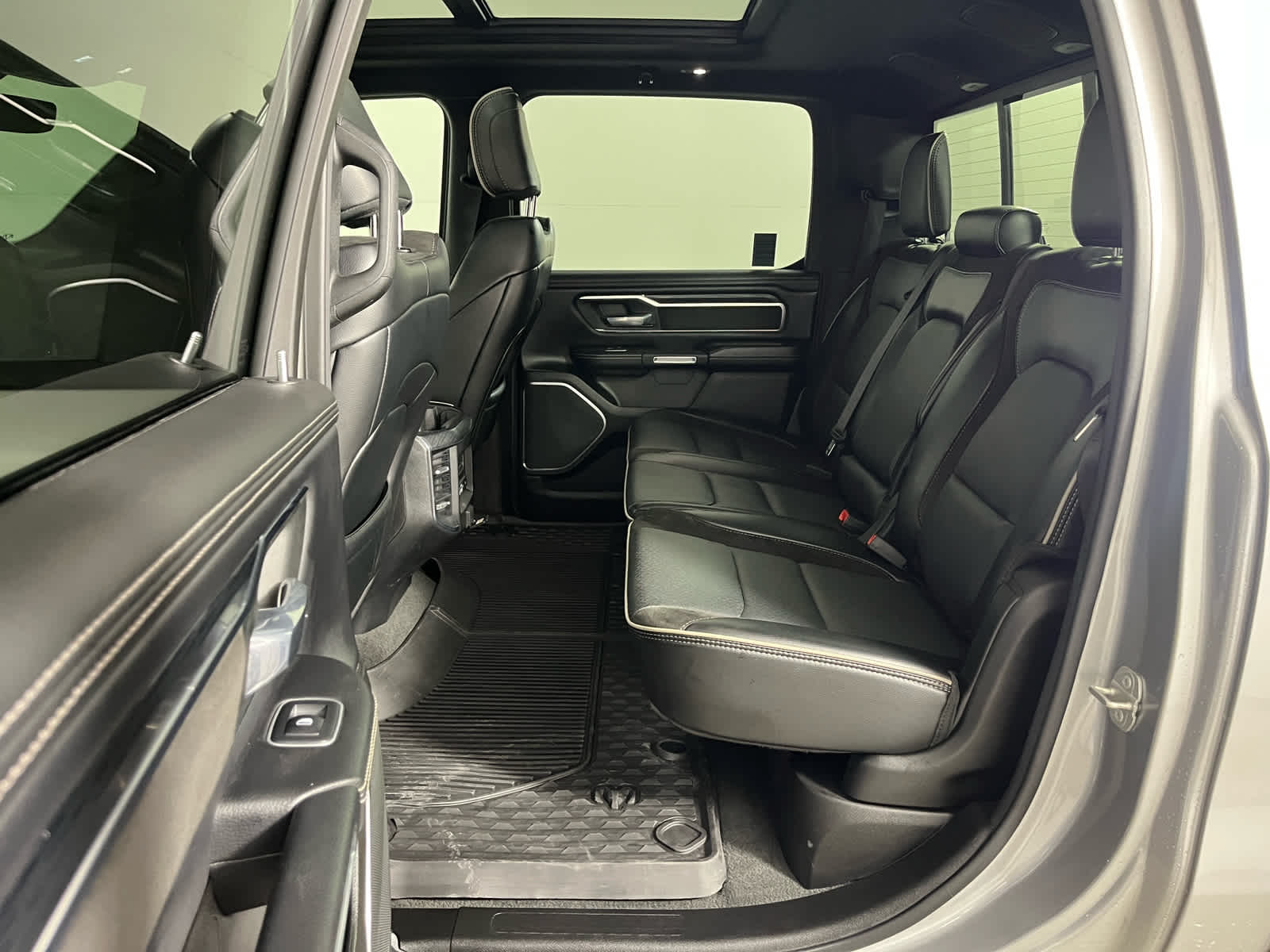 2024 RAM 1500 Laramie Crew Cab 4x4 5'7' Box