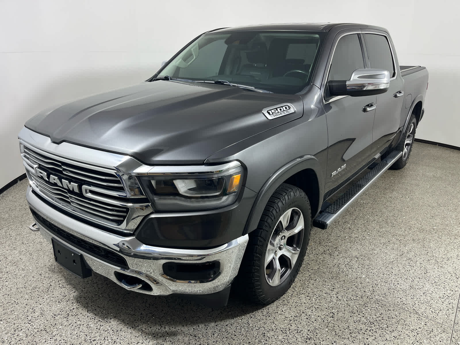 2022 RAM 1500 Laramie Crew Cab 4x4 5'7' Box