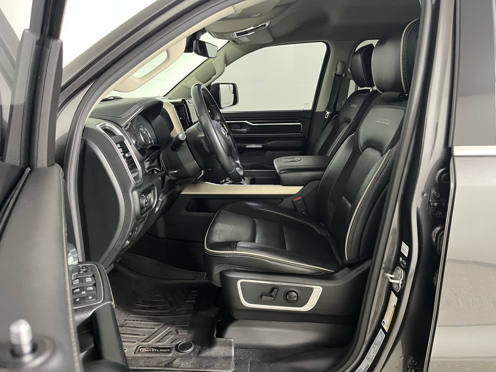 2022 RAM 1500 Laramie Crew Cab 4x4 5'7' Box