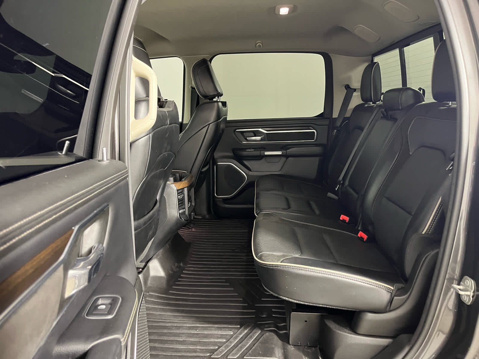 2022 RAM 1500 Laramie Crew Cab 4x4 5'7' Box