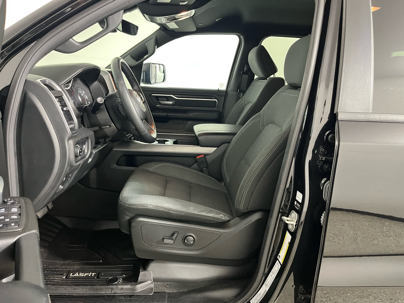 2024 RAM 1500 Big Horn Crew Cab 4x4 6'4' Box