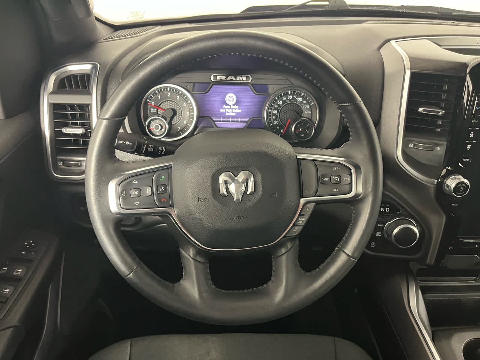 2024 RAM 1500 Big Horn Crew Cab 4x4 6'4' Box