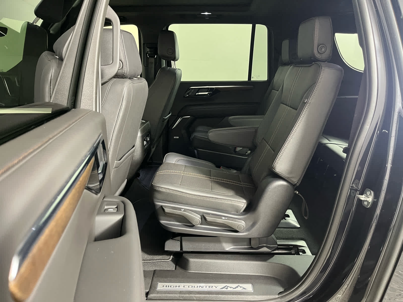 2025 Chevrolet Suburban 4WD High Country