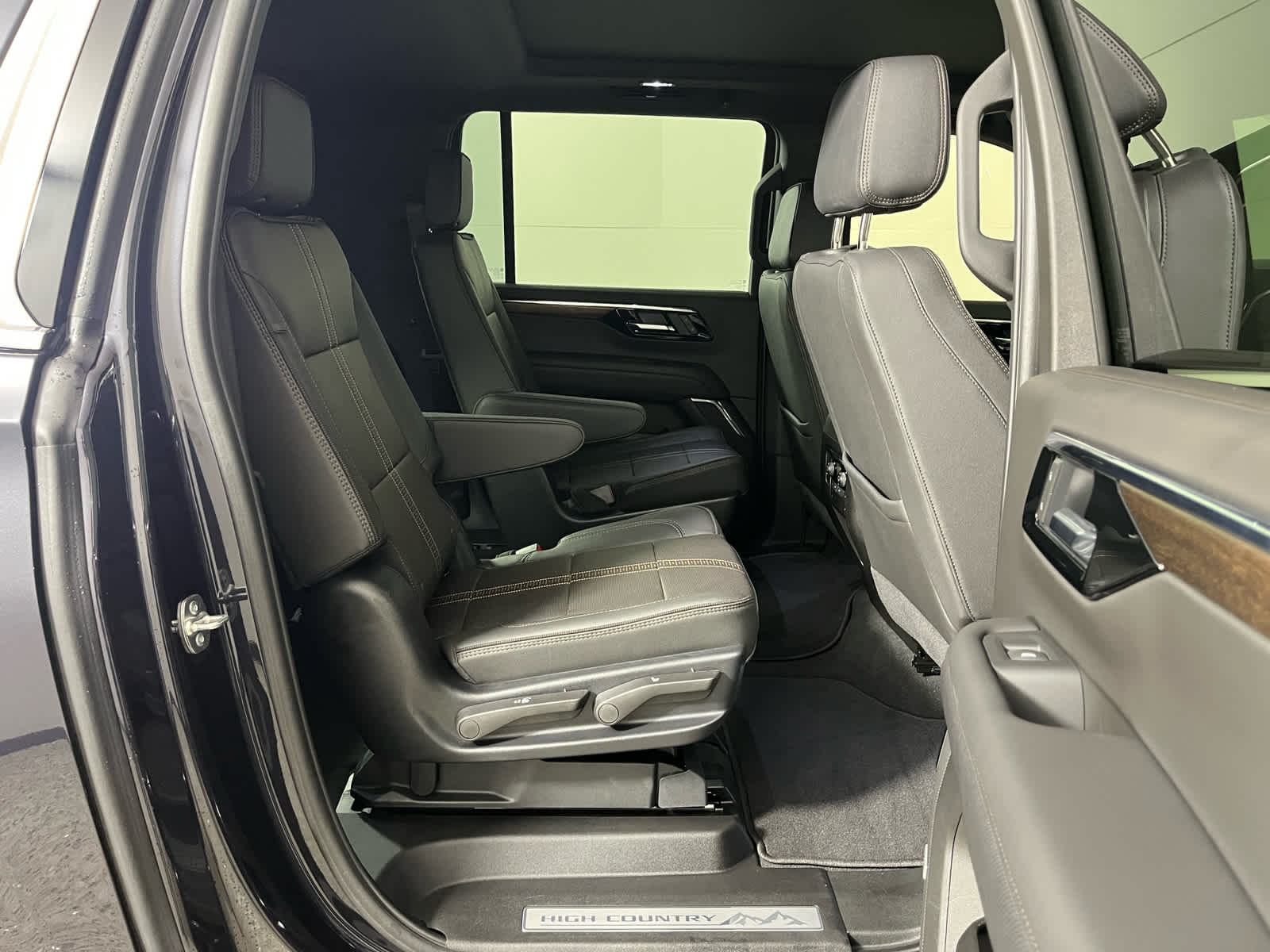 2025 Chevrolet Suburban 4WD High Country