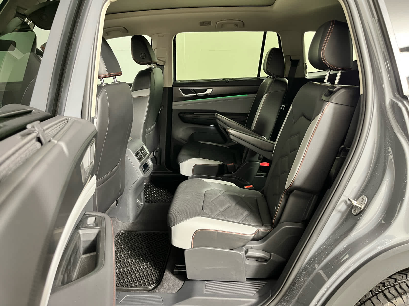 2024 Volkswagen Atlas 2.0T Peak Edition SEL