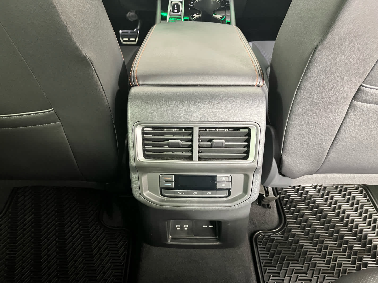 2024 Volkswagen Atlas 2.0T Peak Edition SEL