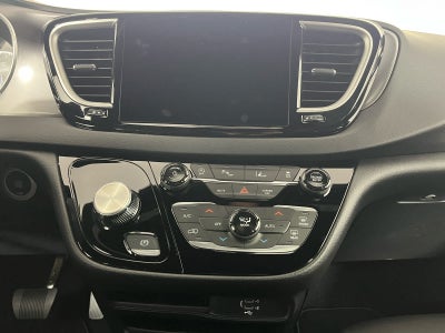 2026 Chrysler Voyager VOYAGER LX