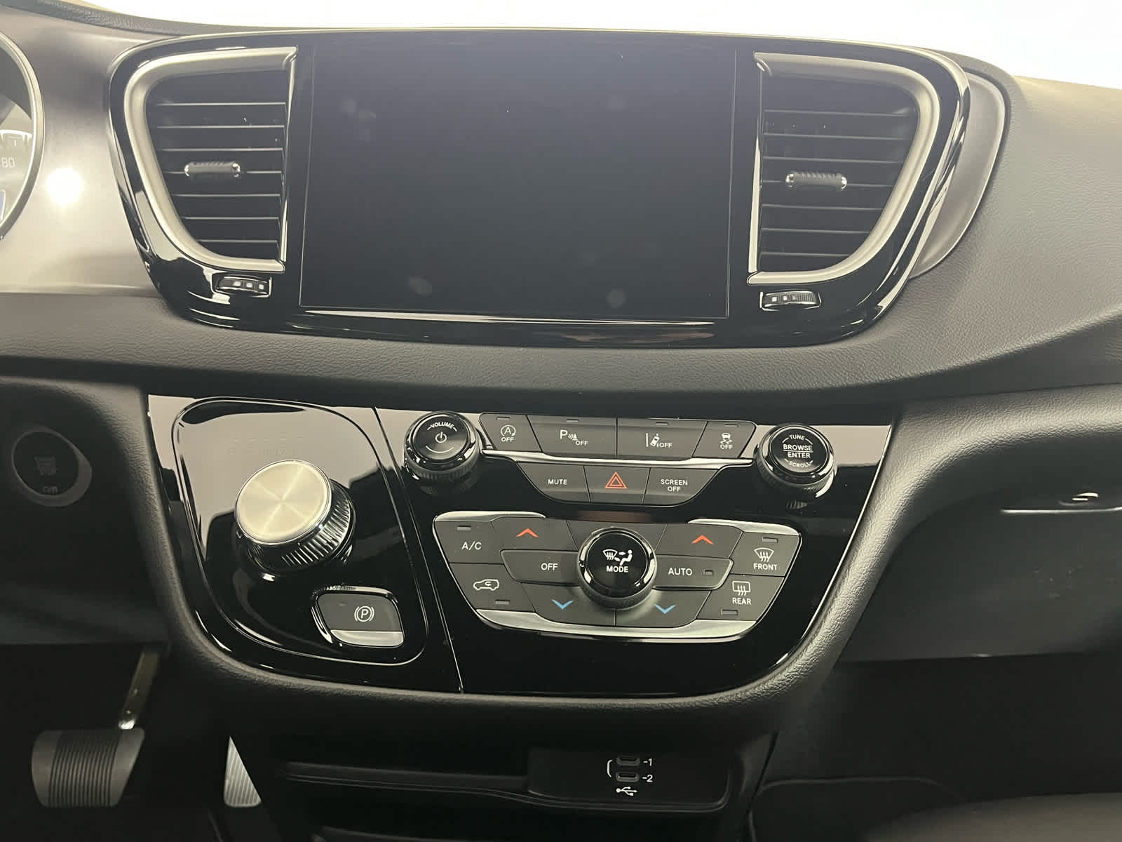 2026 Chrysler Voyager VOYAGER LX