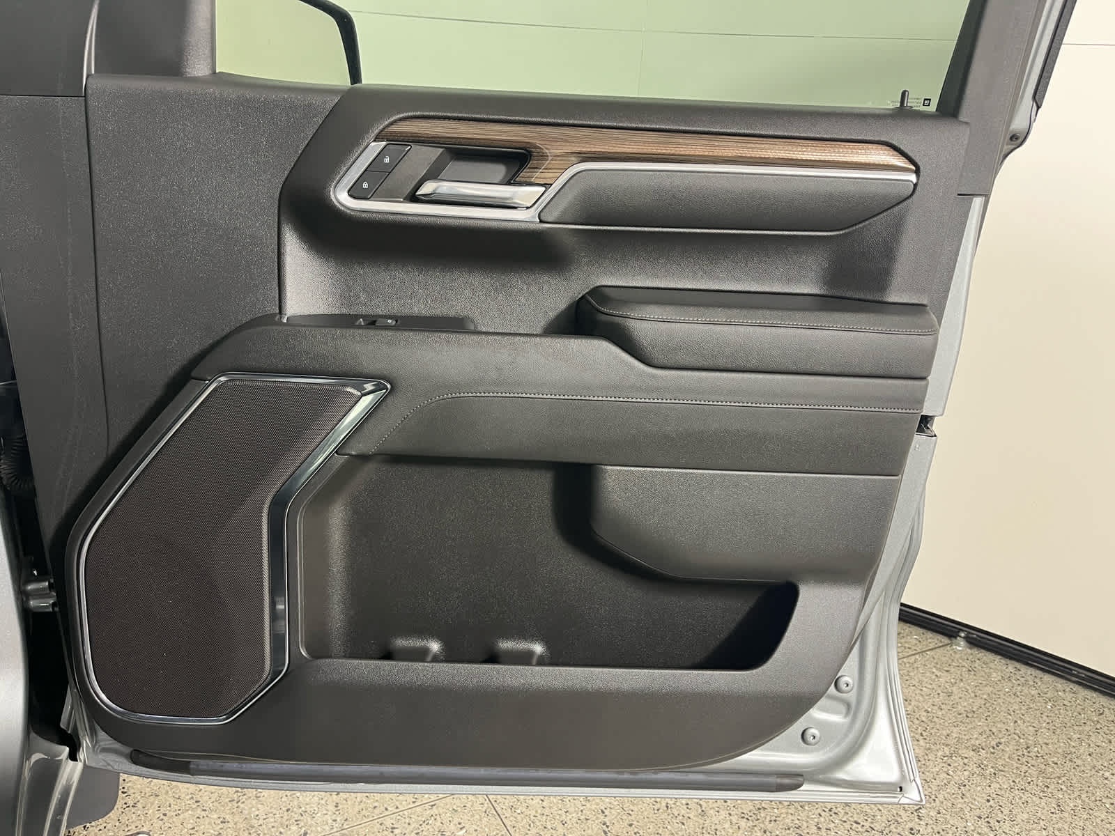 2024 Chevrolet Silverado 1500 4WD Crew Cab Short Bed LT