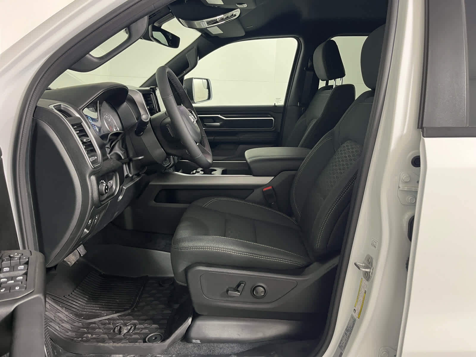 2025 RAM Ram 1500 RAM 1500 LONE STAR CREW CAB 4X2 5'7' BOX