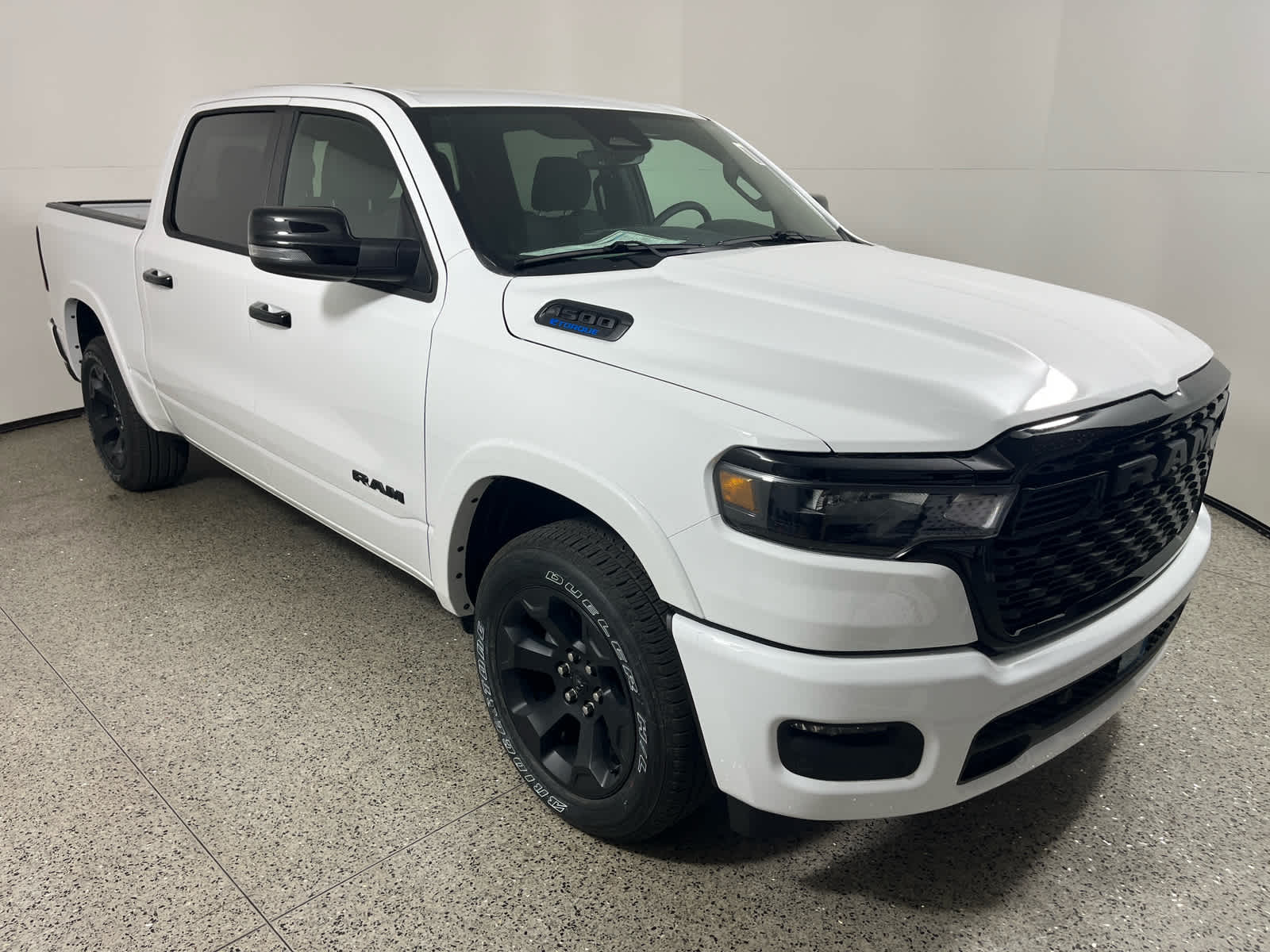 2025 RAM Ram 1500 RAM 1500 LONE STAR CREW CAB 4X2 5'7' BOX