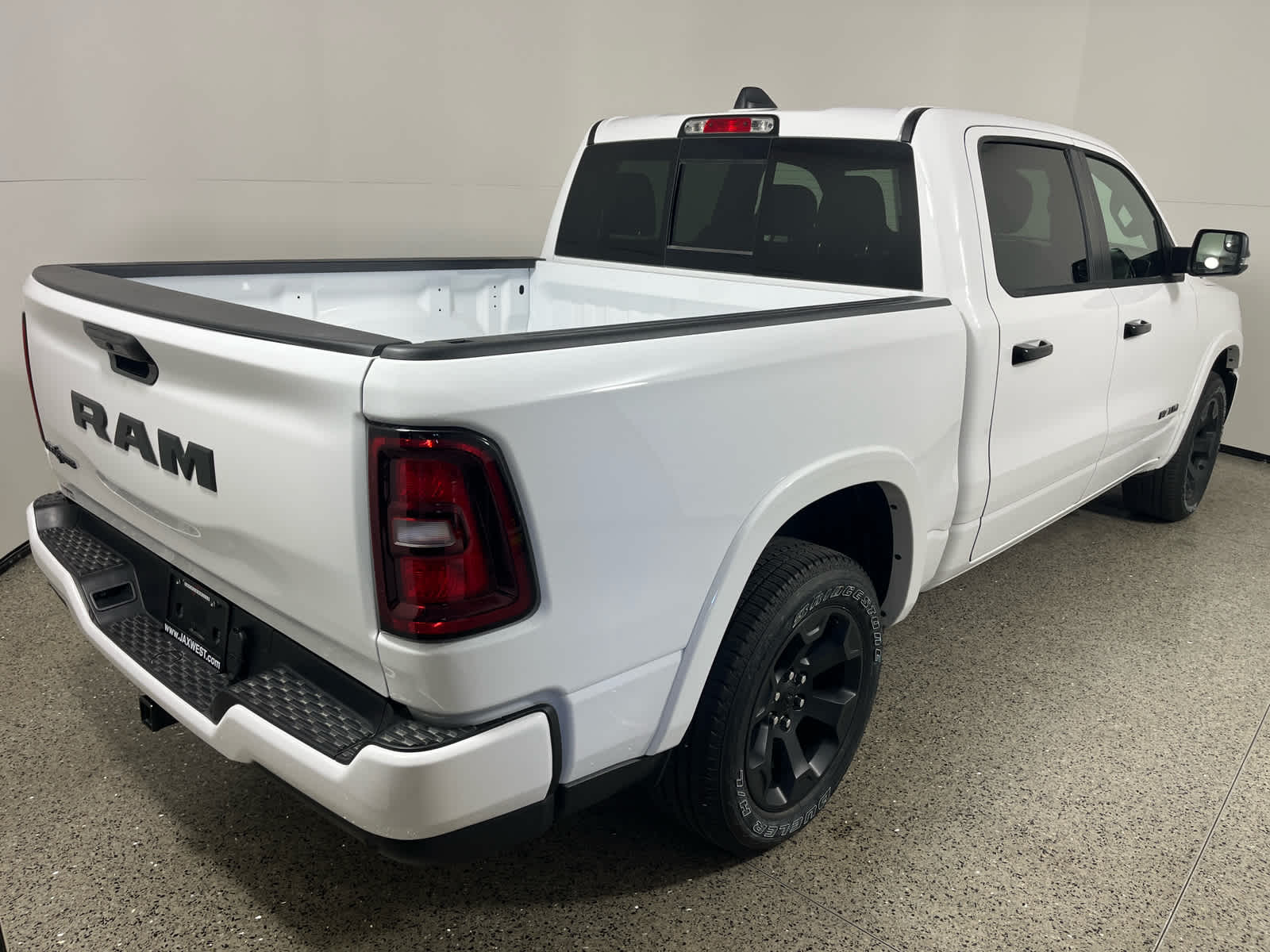 2025 RAM Ram 1500 RAM 1500 LONE STAR CREW CAB 4X2 5'7' BOX
