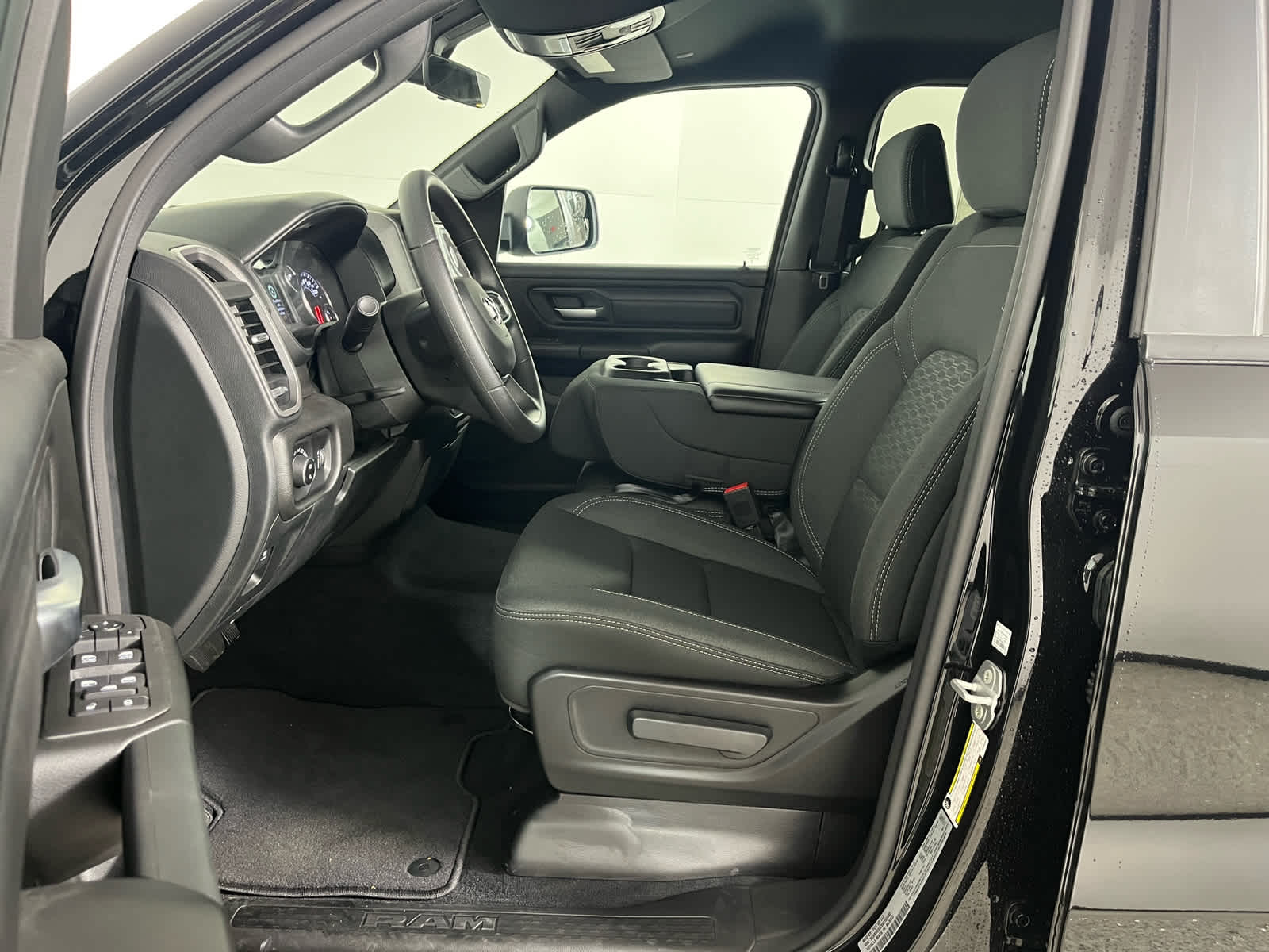 2025 RAM Ram 1500 RAM 1500 TRADESMAN CREW CAB 4X2 5'7' BOX