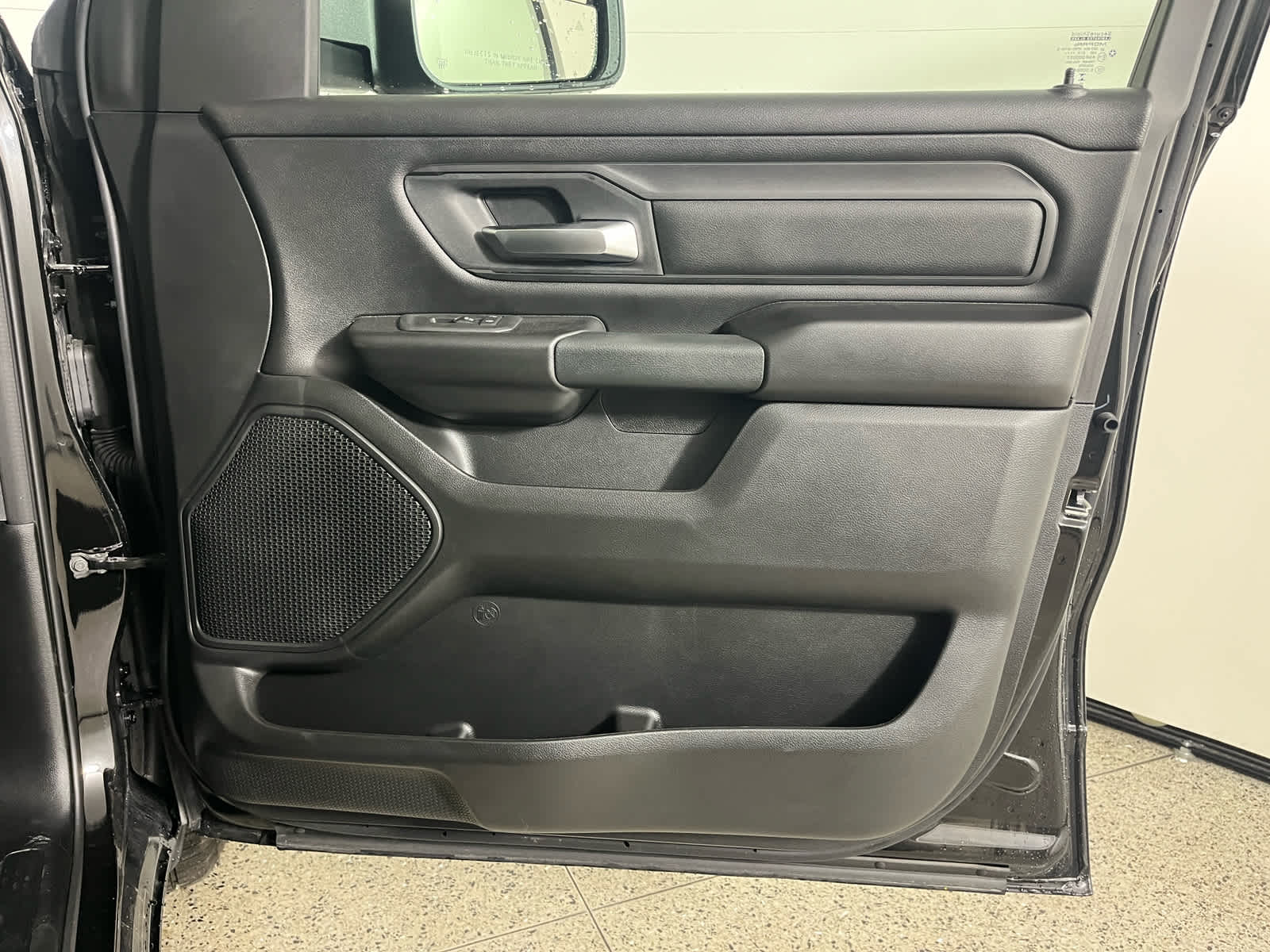 2025 RAM Ram 1500 RAM 1500 TRADESMAN CREW CAB 4X2 5'7' BOX