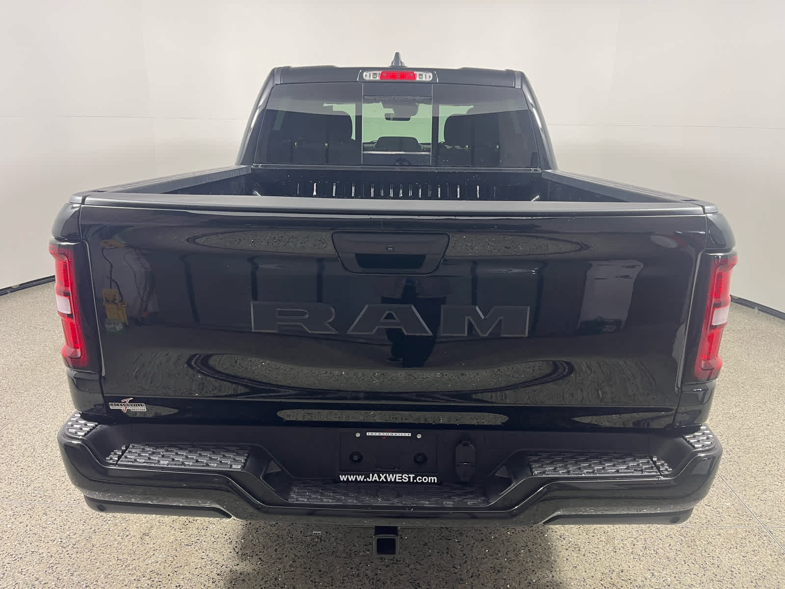 2025 RAM Ram 1500 RAM 1500 TRADESMAN CREW CAB 4X2 5'7' BOX