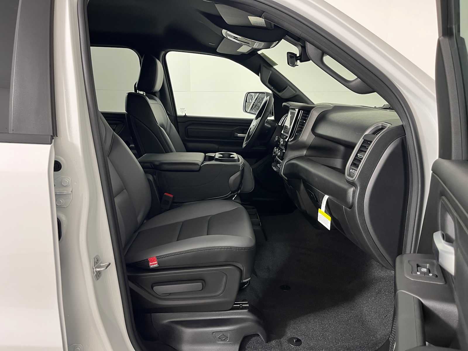 2026 RAM Ram 1500 RAM 1500 TRADESMAN CREW CAB 4X2 5'7' BOX