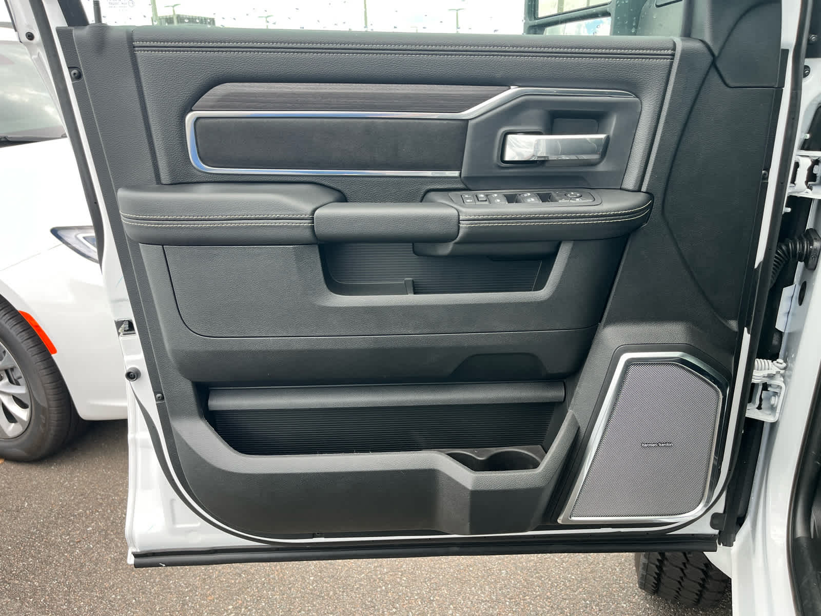 2026 RAM Ram 5500 Chassis Cab RAM 5500 BIG HORN CHASSIS CREW CAB 4X4 84' CA