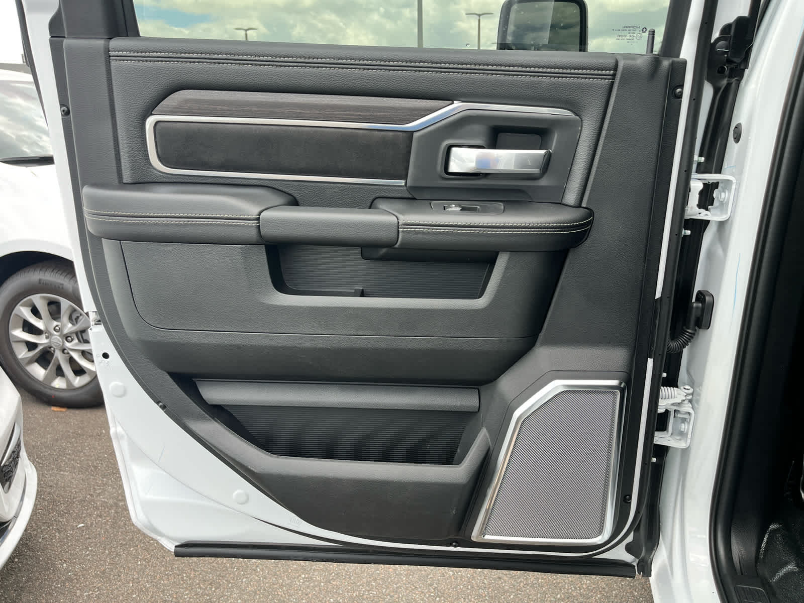 2026 RAM Ram 5500 Chassis Cab RAM 5500 BIG HORN CHASSIS CREW CAB 4X4 84' CA