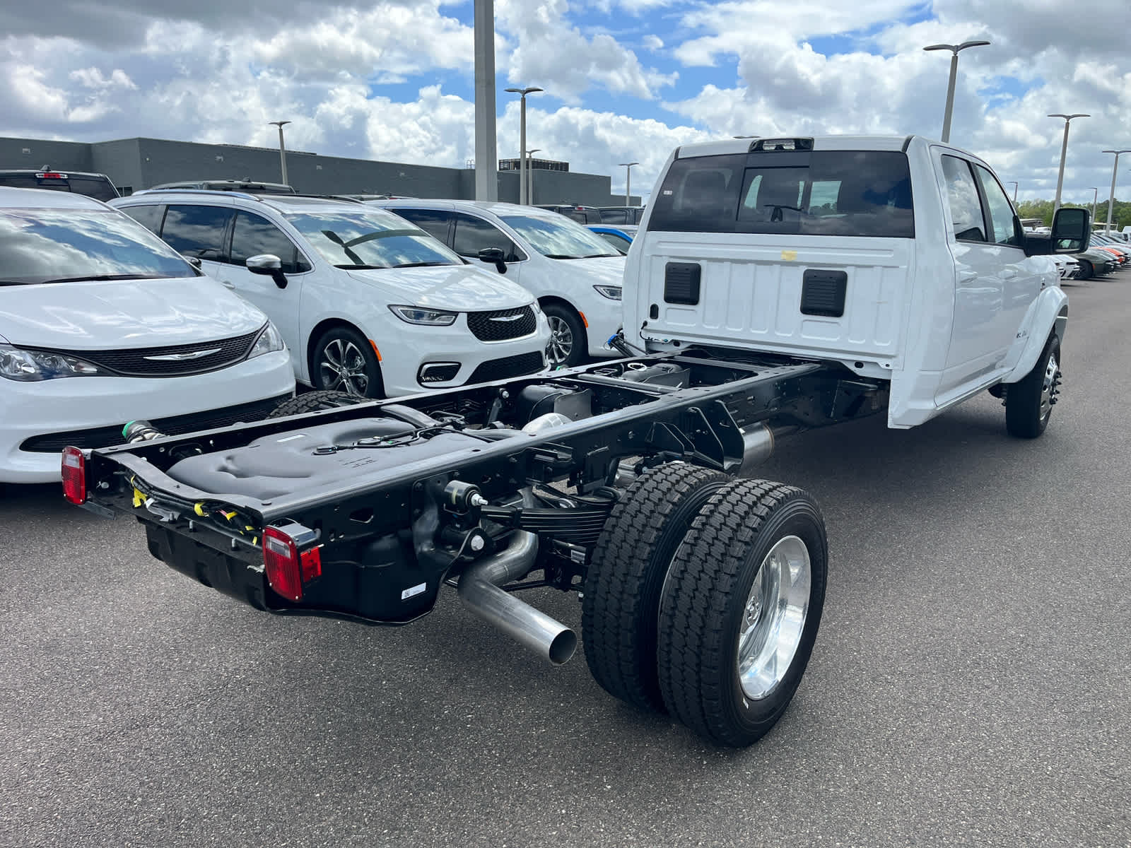 2026 RAM Ram 5500 Chassis Cab RAM 5500 BIG HORN CHASSIS CREW CAB 4X4 84' CA