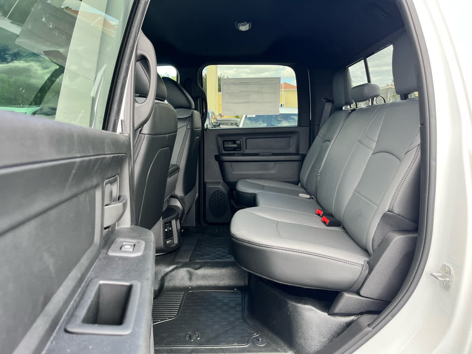 2026 RAM Ram 5500 Chassis Cab RAM 5500 TRADESMAN CHASSIS CREW CAB 4X4 84' CA