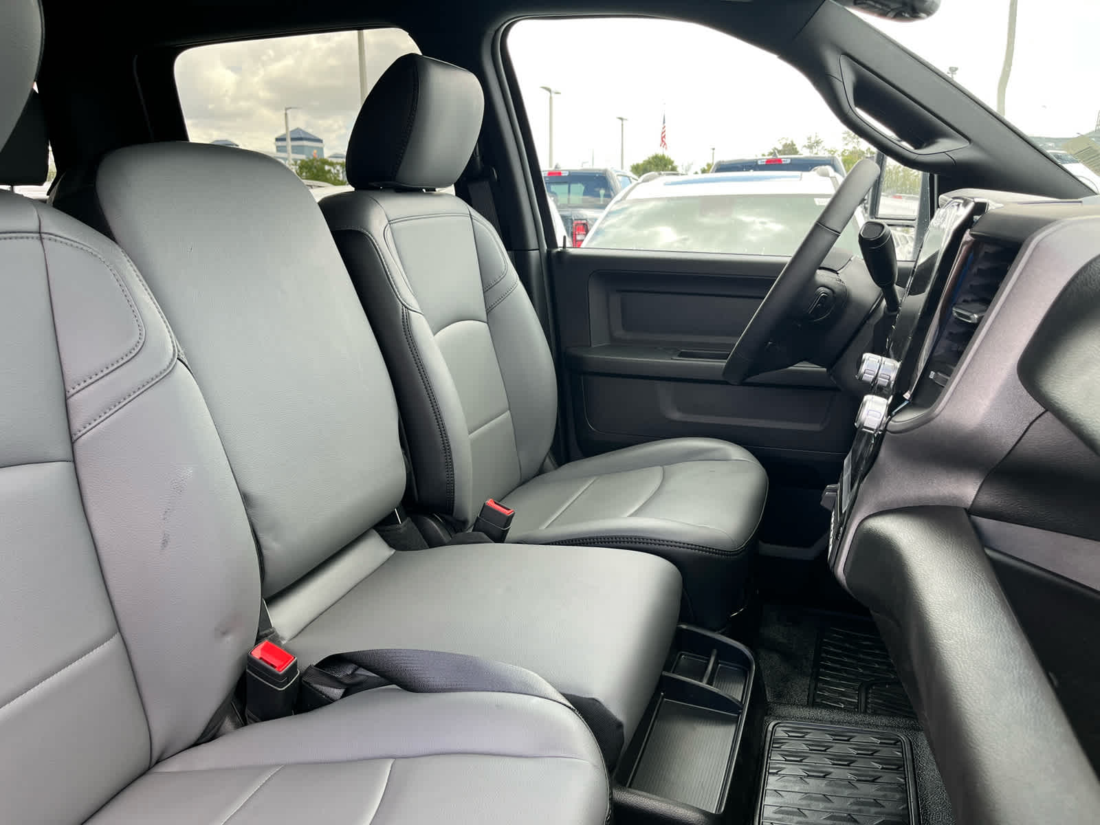 2026 RAM Ram 5500 Chassis Cab RAM 5500 TRADESMAN CHASSIS CREW CAB 4X4 84' CA