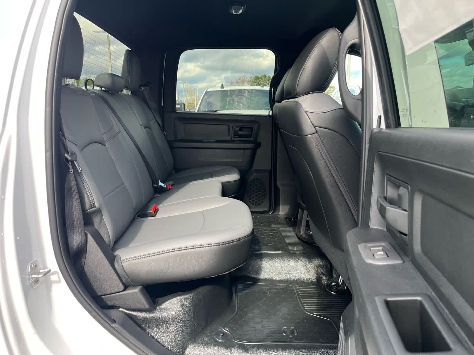 2026 RAM Ram 3500 Chassis Cab RAM 3500 TRADESMAN CREW CAB CHASSIS 4X4 60' CA