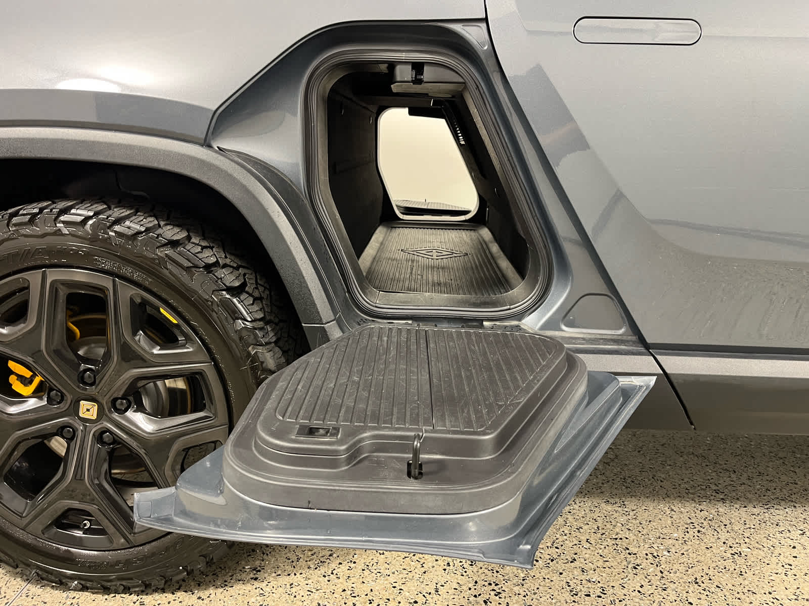 2023 Rivian R1T Adventure Quad Motor Large Pack
