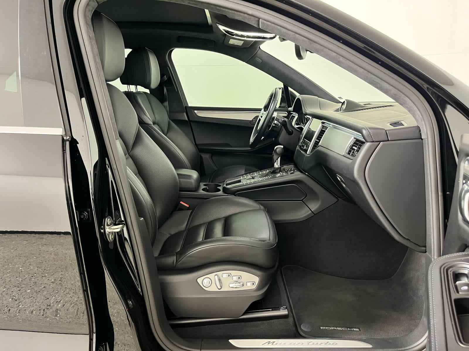 2017 Porsche Macan Turbo